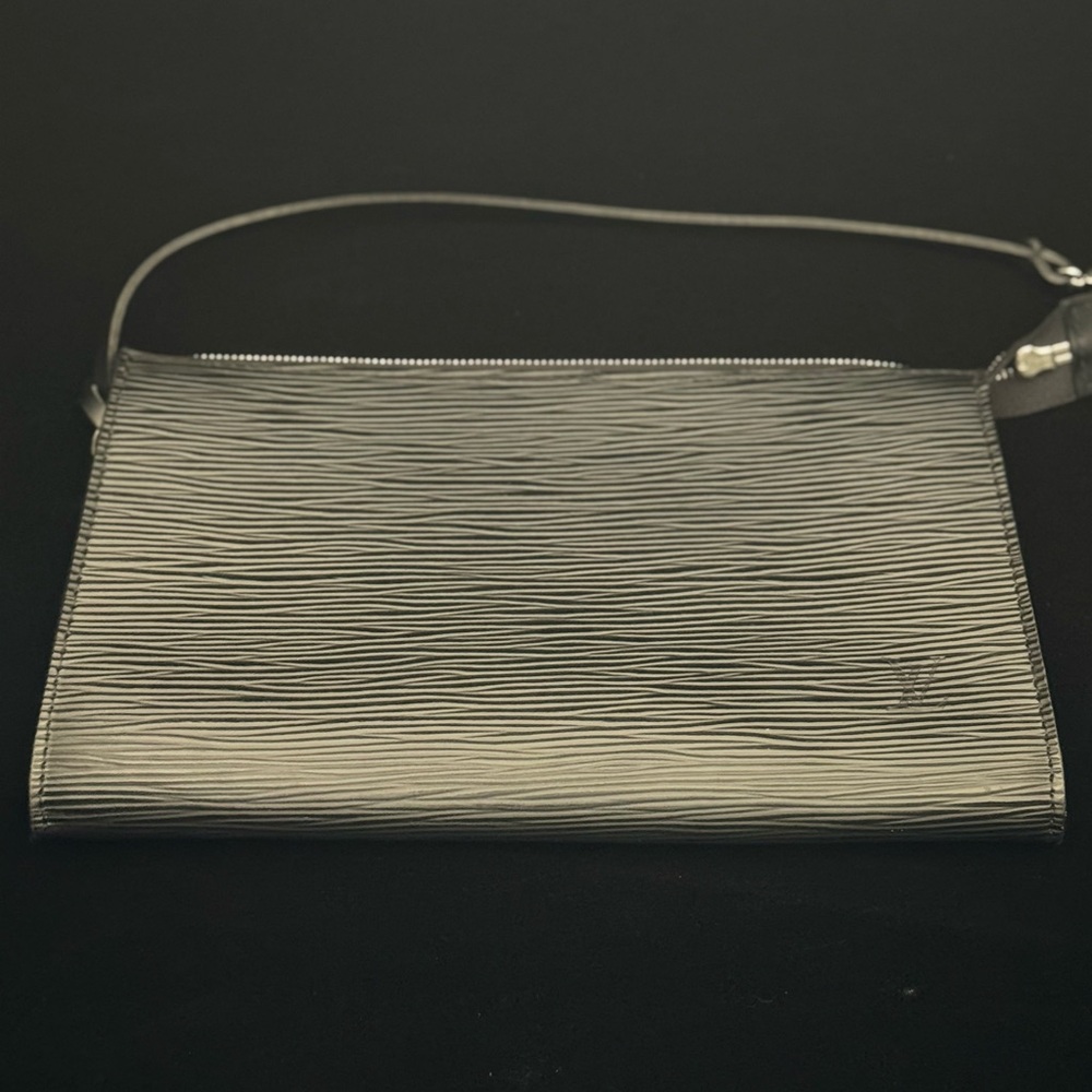 Louis Vuitton Black Epi Pochette - Picture 6 of 8